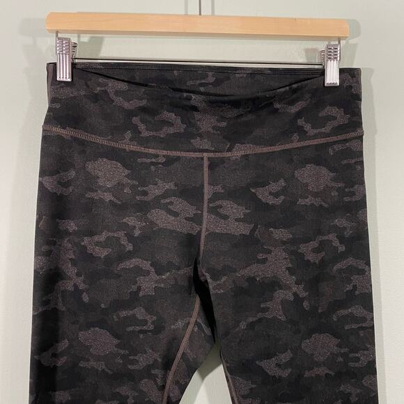 Fabletics Women's Green Camo Mid Rise Cropped Leggings - Picture 2 of 6